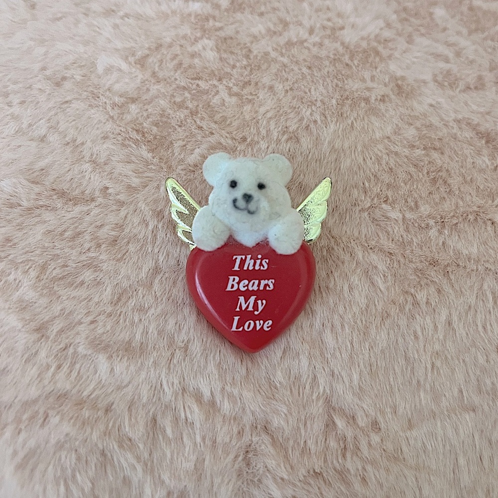 🌷2/$10🌷Bear heart pin